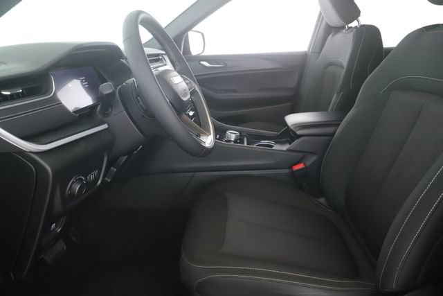 Used 2024 Jeep Grand Cherokee L Laredo w/ Luxury Tech Group I image 16