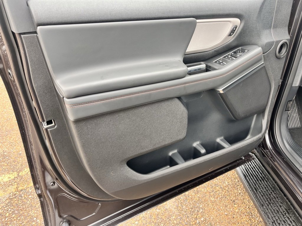 New 2025 Ford Expedition Active image 21