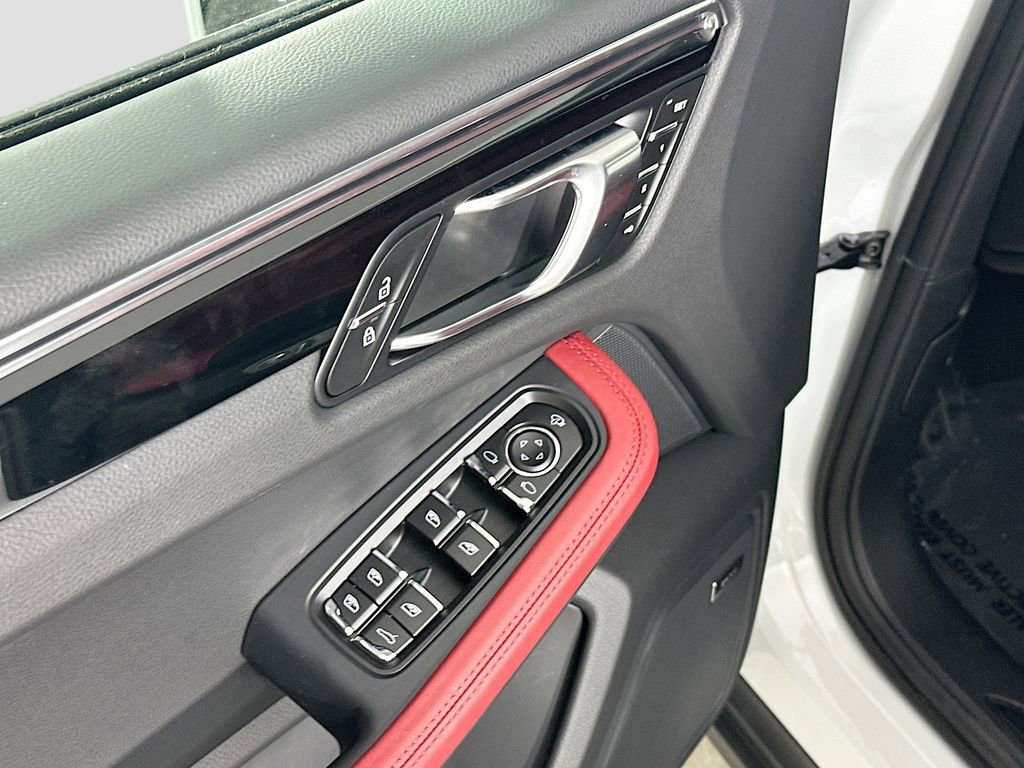 Certified 2026 Porsche Macan image 20