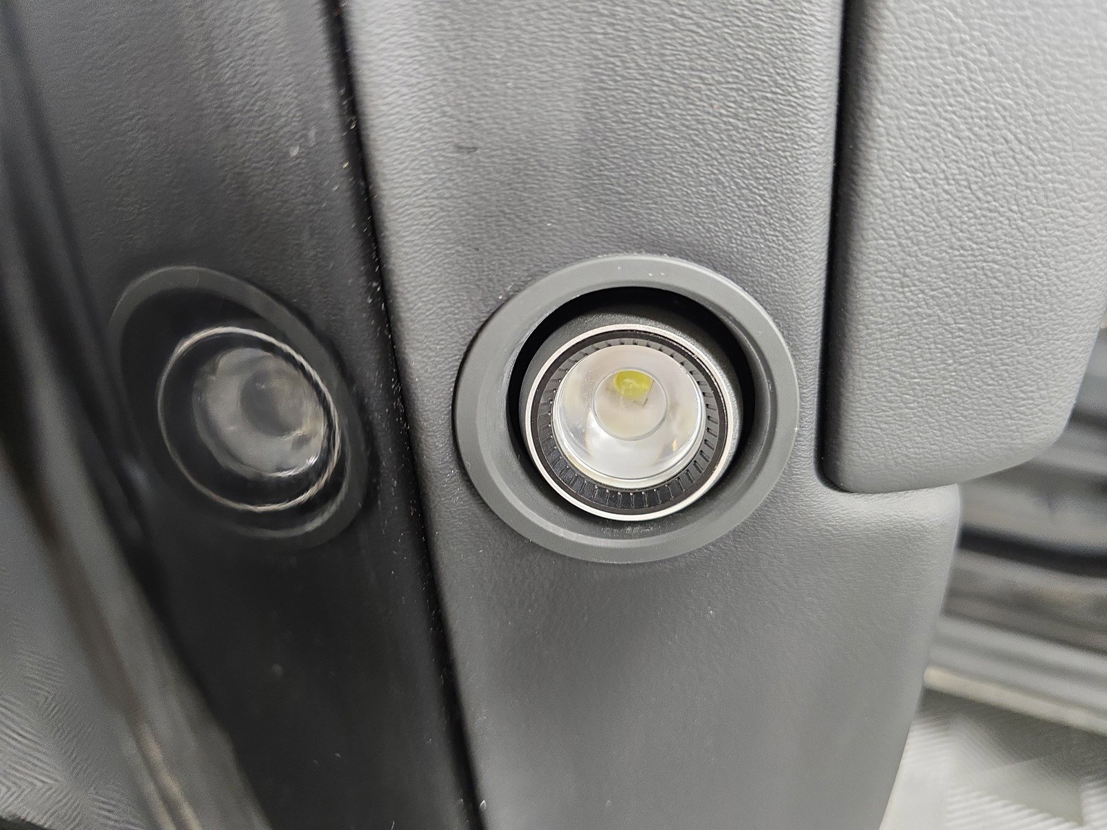 Used 2022 Rivian R1S Launch Edition image 32