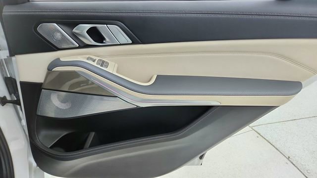 Used 2024 BMW X7 M60i w/ Executive Package image 28