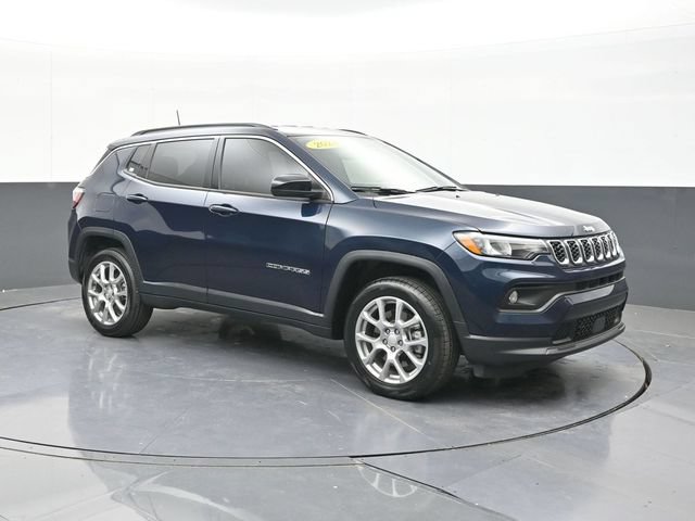 Used 2024 Jeep Compass Latitude AWD/4WD image 18