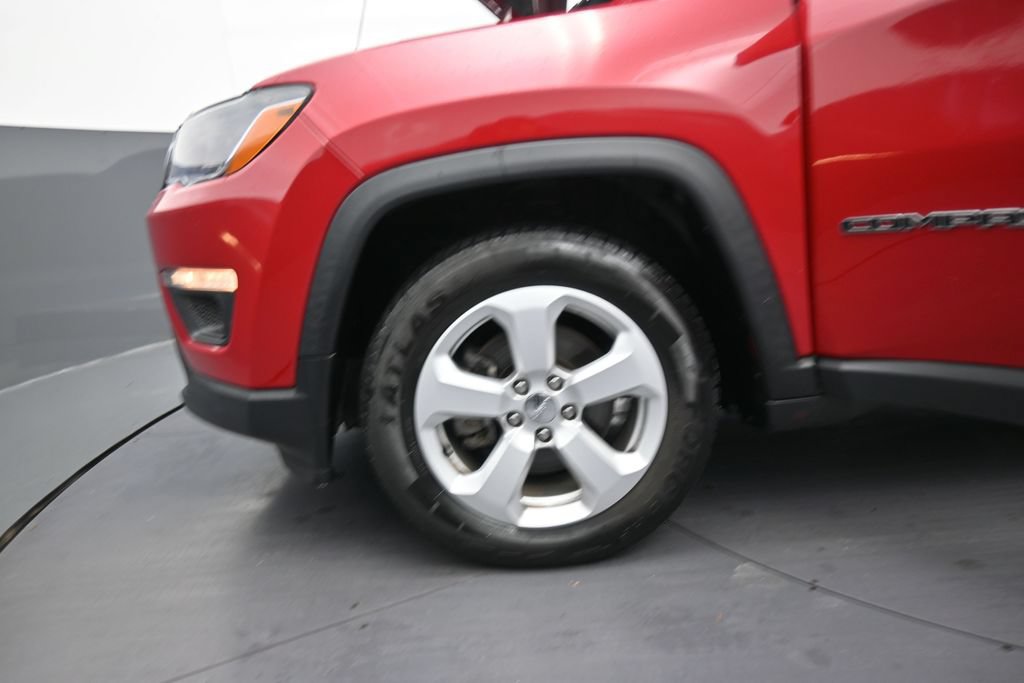 Used 2018 Jeep Compass Latitude FWD image 14