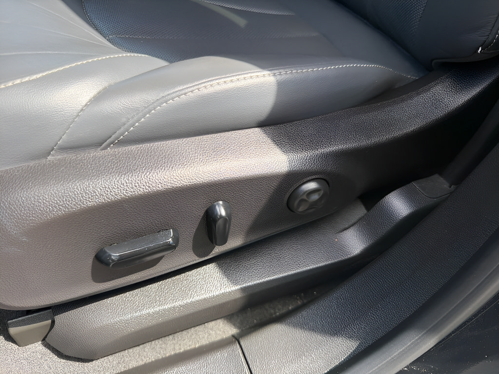 Used 2020 Buick Envision Premium AWD/4WD image 17