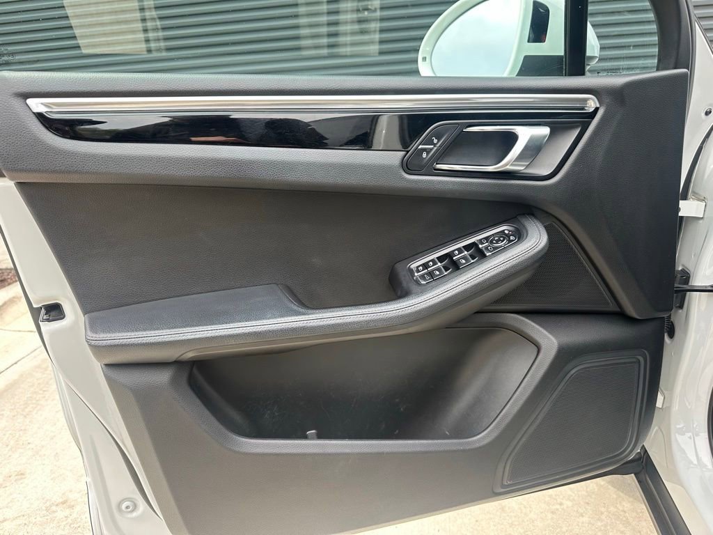 Certified 2017 Porsche Macan AWD/4WD image 20