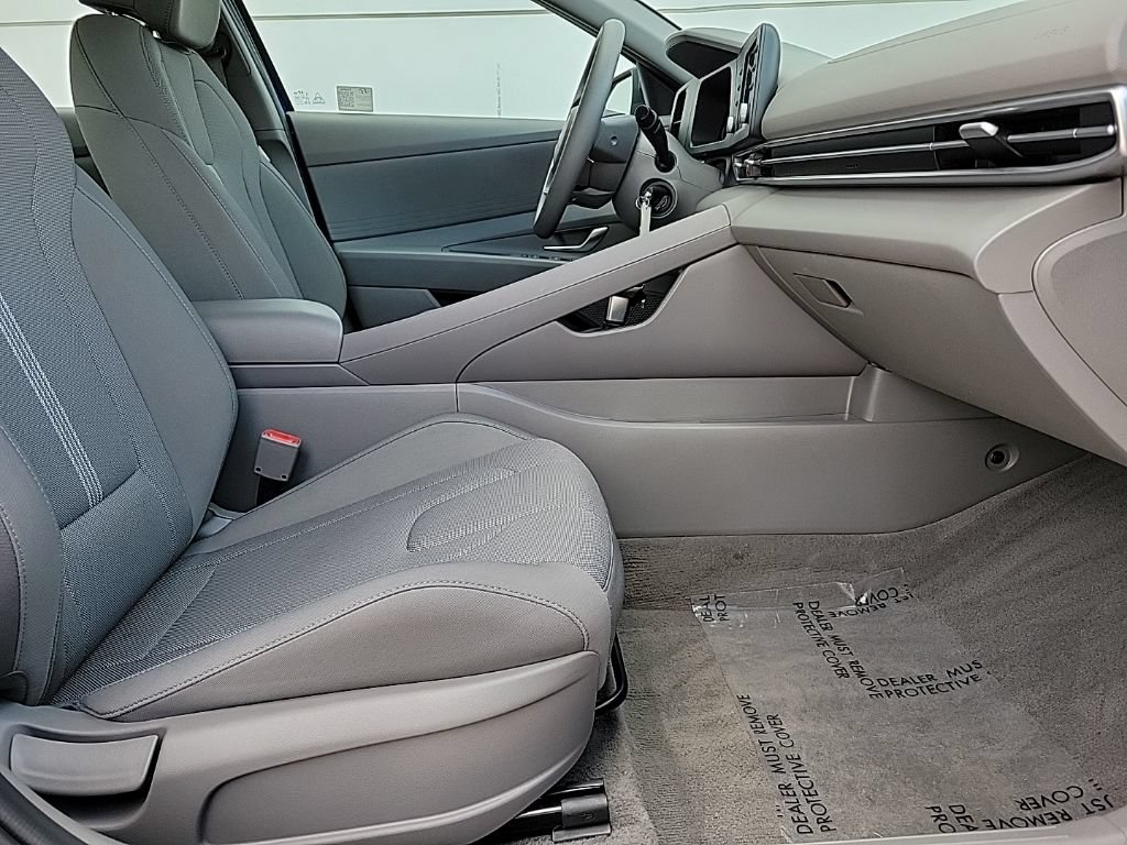 Used 2024 Hyundai Elantra SE FWD image 15