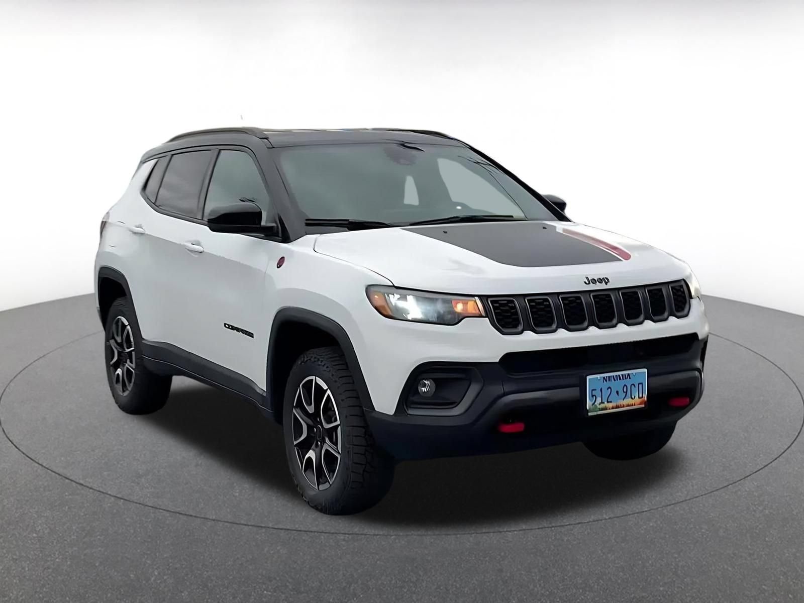 Used 2025 Jeep Compass Trailhawk AWD/4WD image 3