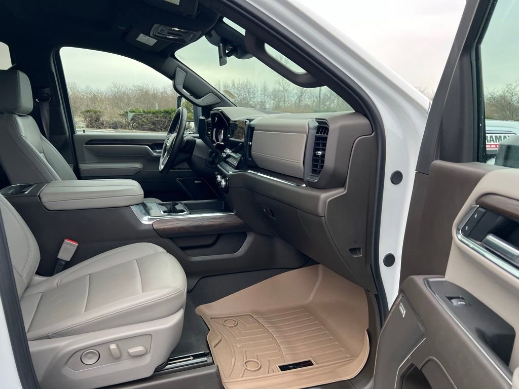 Used 2025 GMC Sierra 2500 SLT w/ SLT Convenience Package image 10