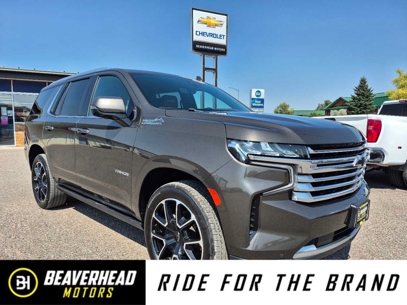 Used 2021 Chevrolet Tahoe High Country w/ Premium Package AWD/4WD image 1