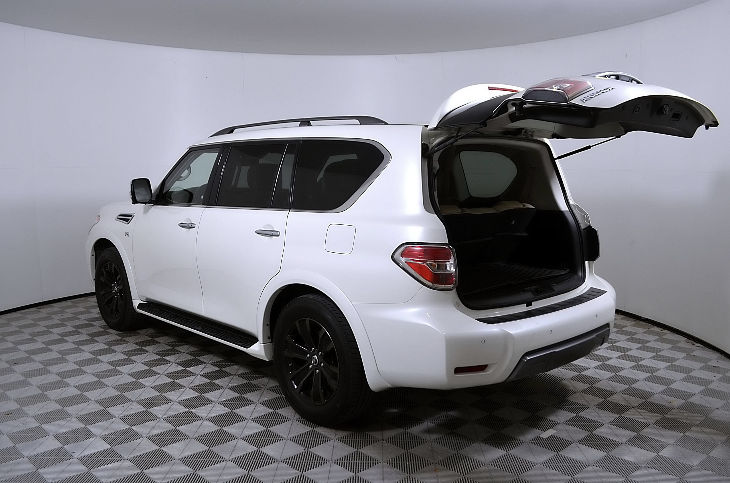 Used 2020 Nissan Armada Platinum w/ Captain's Chairs Package AWD/4WD image 10
