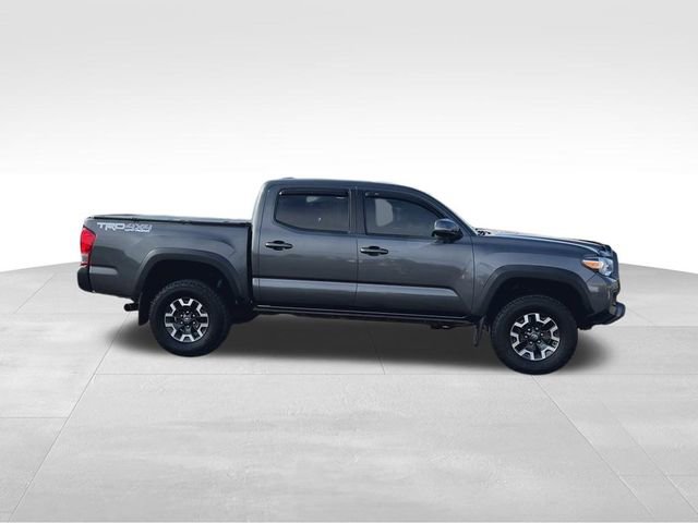 Used 2016 Toyota Tacoma TRD Off-Road w/ Towing Package image 11