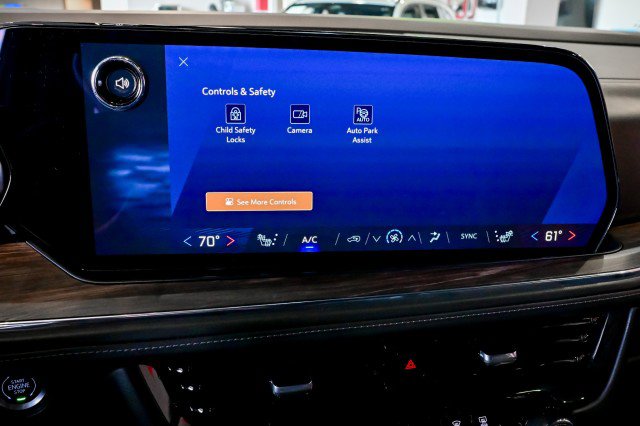 Used 2025 Chevrolet Suburban Z71 image 45