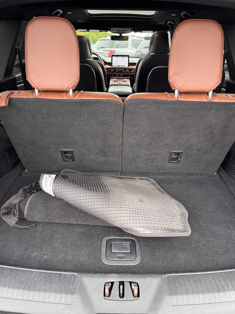 Used 2021 Lincoln Aviator Reserve w/ Equipment Group 202A AWD/4WD image 14