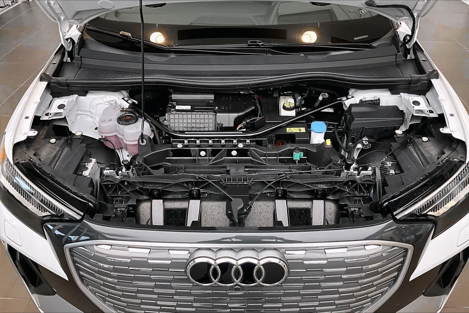 Used 2024 Audi Q4 e-tron Prestige AWD/4WD image 29