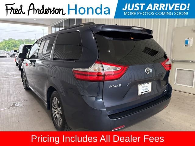 Used 2018 Toyota Sienna XLE FWD image 19