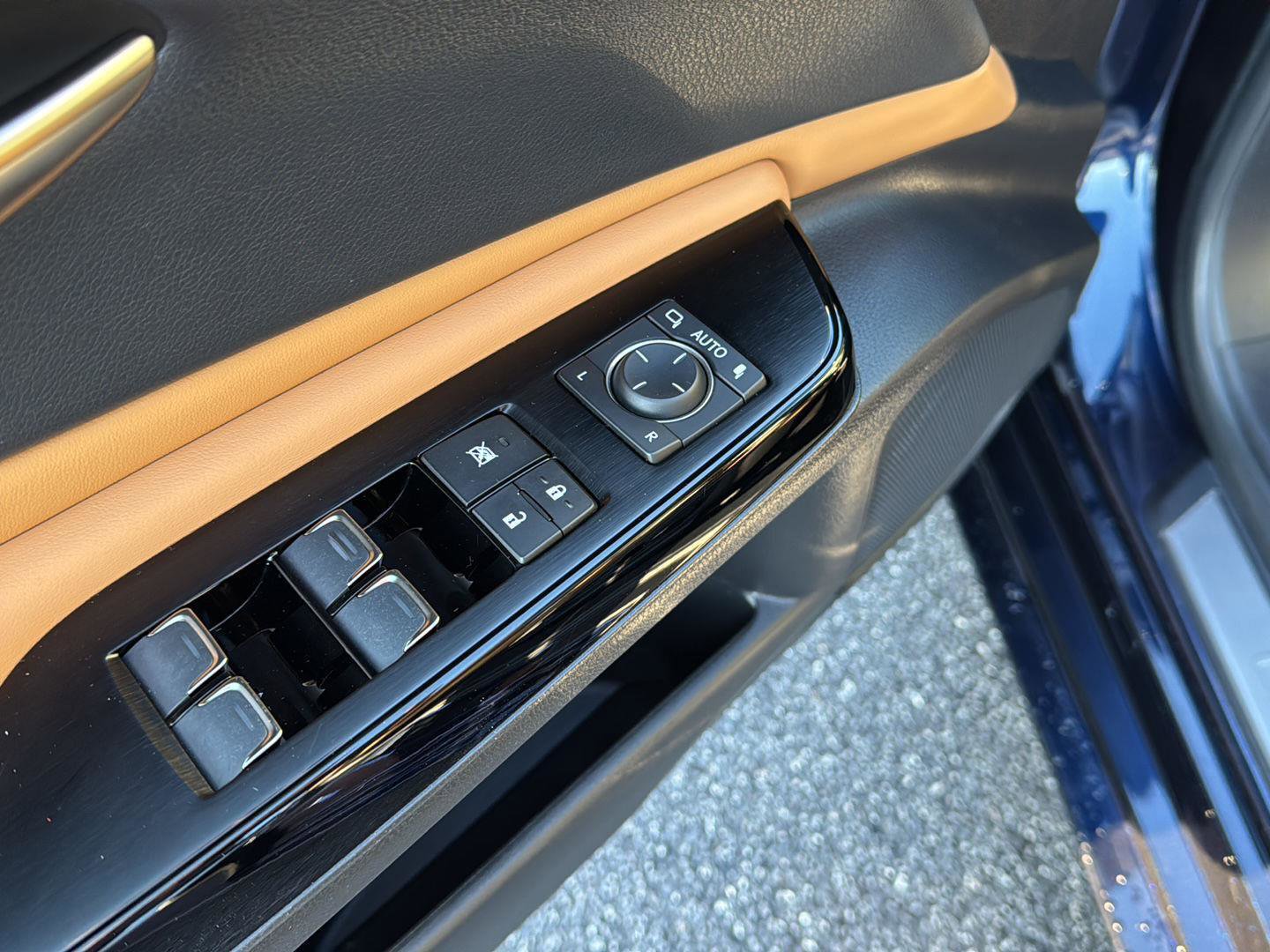 Certified 2022 Lexus ES 350 w/ Premium Package image 28