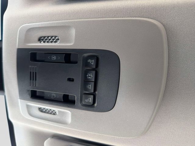 Used 2018 Toyota Camry XLE FWD image 25