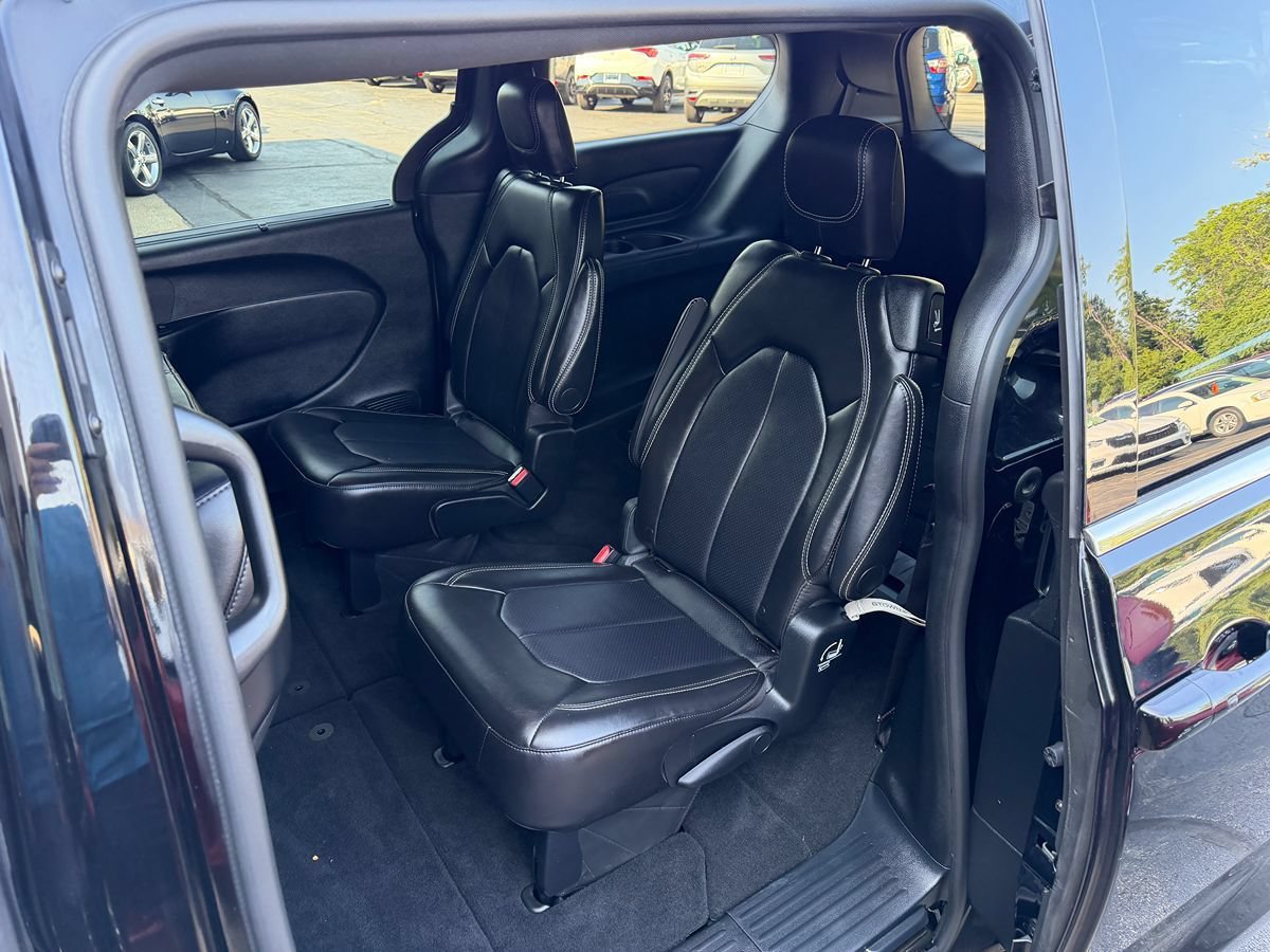 Used 2026 Chrysler Pacifica Select FWD image 5