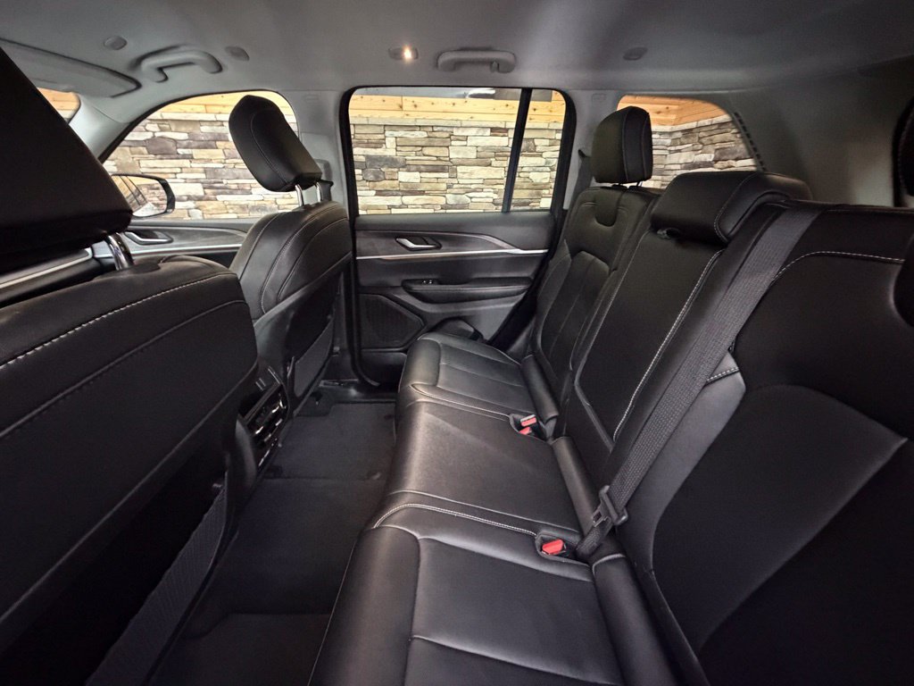 Used 2023 Jeep Grand Cherokee Limited AWD/4WD image 28