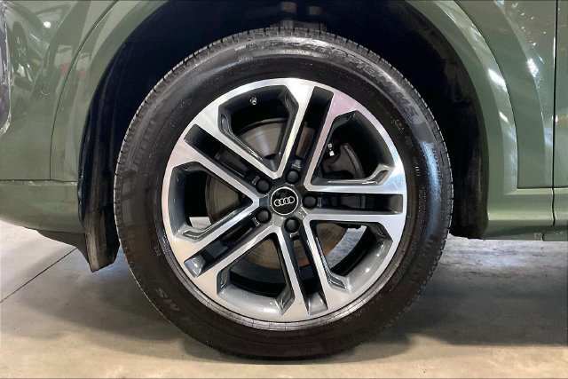 Certified 2025 Audi Q5 Premium w/ Convenience Package AWD/4WD image 9
