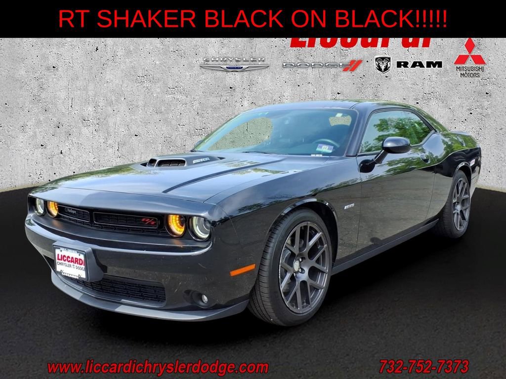 Used 2016 Dodge Challenger R/T RWD image 3