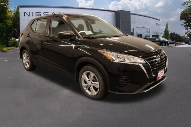 New 2025 Nissan Kicks Play S
