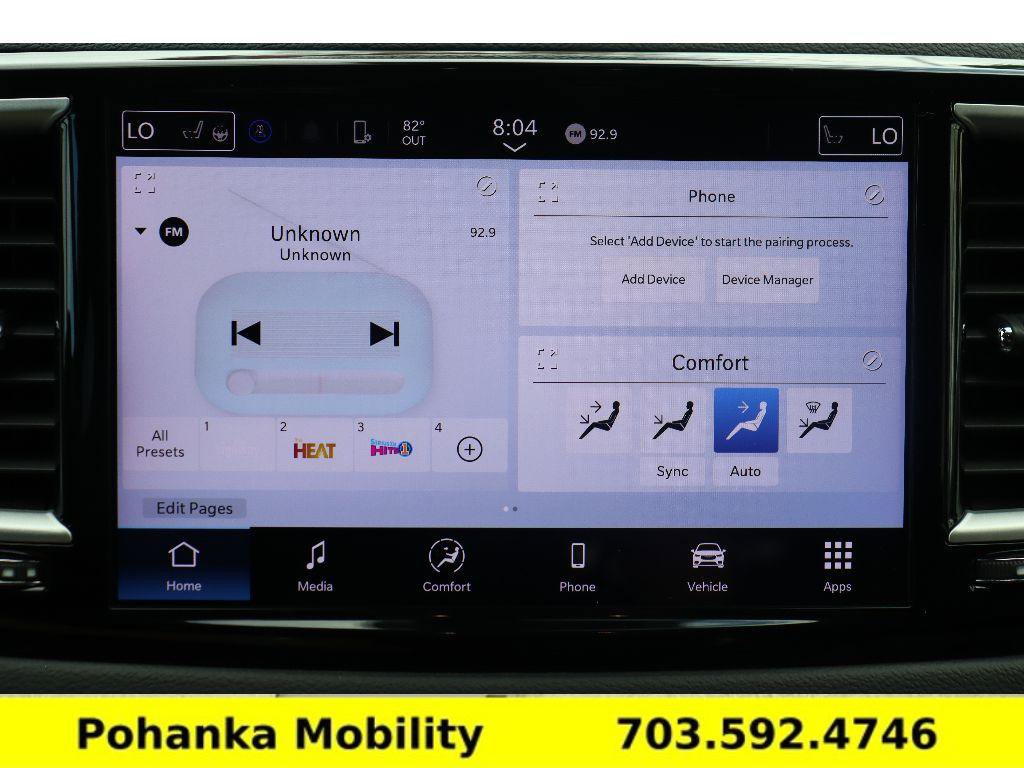 Used 2024 Chrysler Pacifica Touring-L image 18