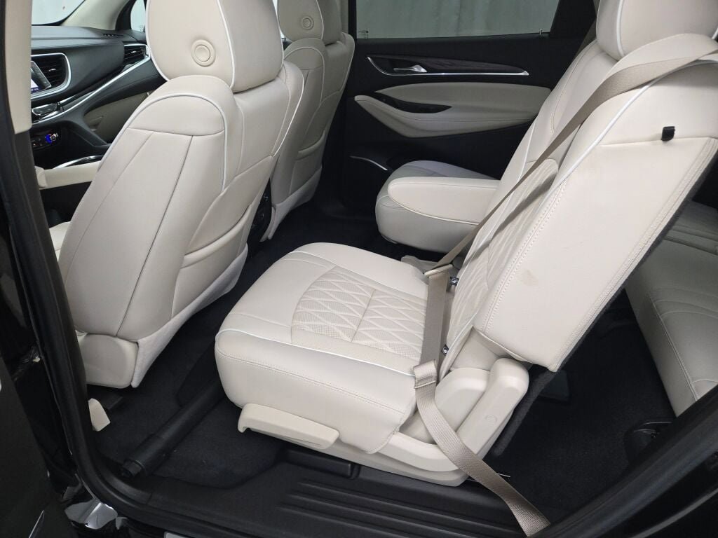 Used 2022 Buick Enclave Avenir w/ Avenir Technology Package image 22