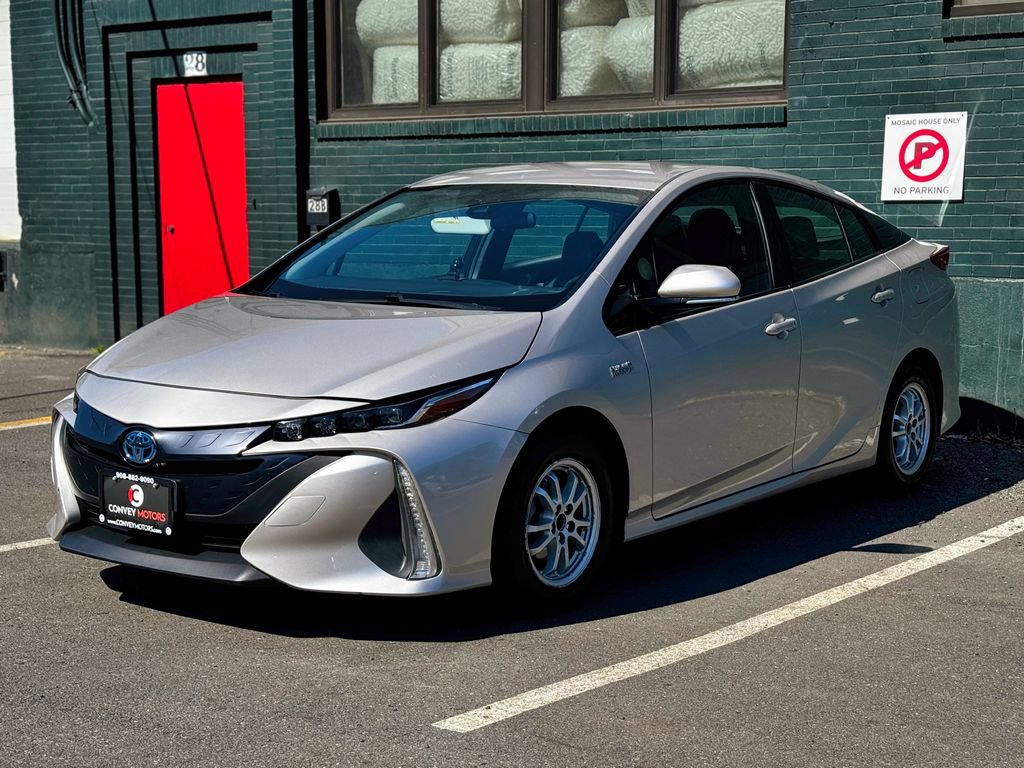 Used 2017 Toyota Prius Prime Premium w/ Preferred Accessory Package FWD image 2