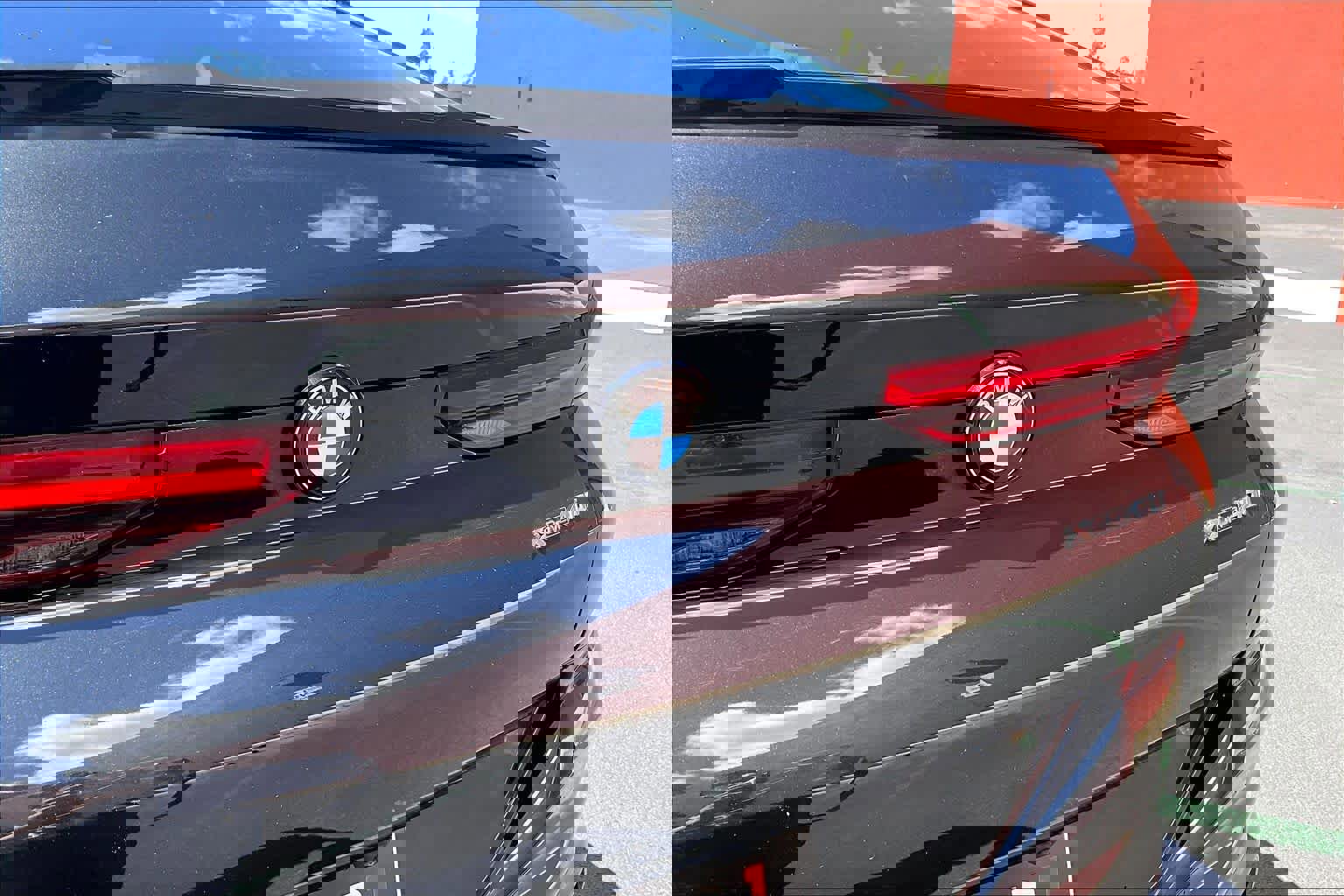 Used 2024 BMW X6 xDrive40i w/ Executive Package image 27