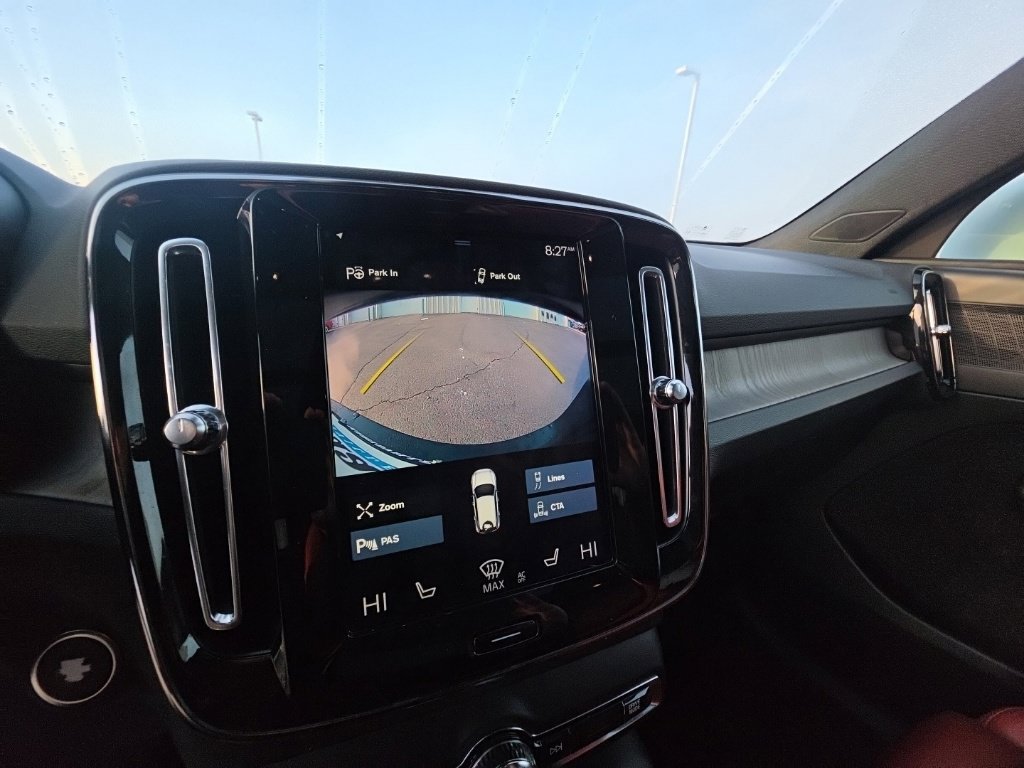 Used 2019 Volvo XC40 T4 Inscription FWD image 21