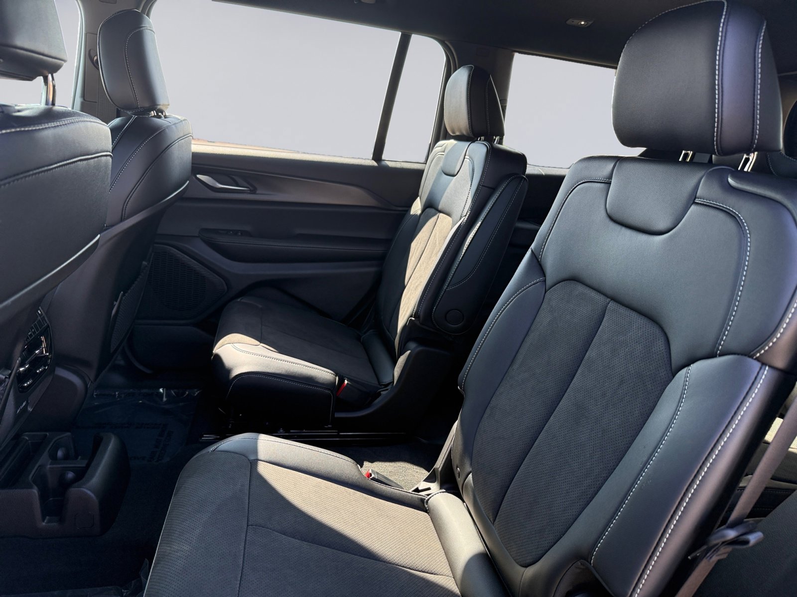 New 2025 Jeep Grand Cherokee L Altitude image 13