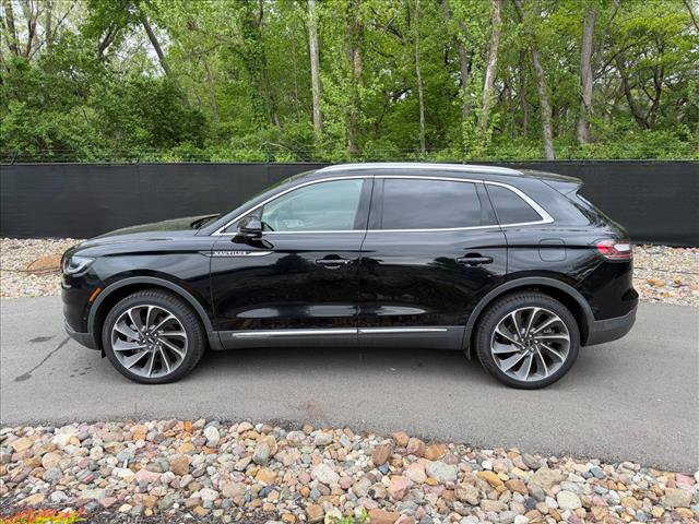 Used 2022 Lincoln Nautilus Reserve w/ Equipment Group 202A AWD/4WD image 2