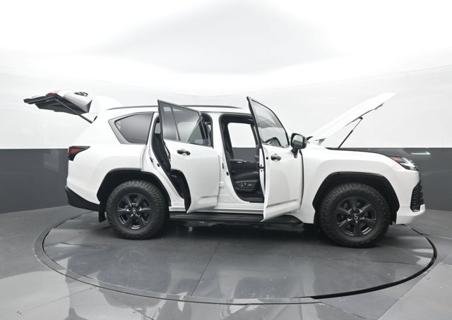 Used 2025 Lexus LX 700h Overtrail AWD/4WD image 33