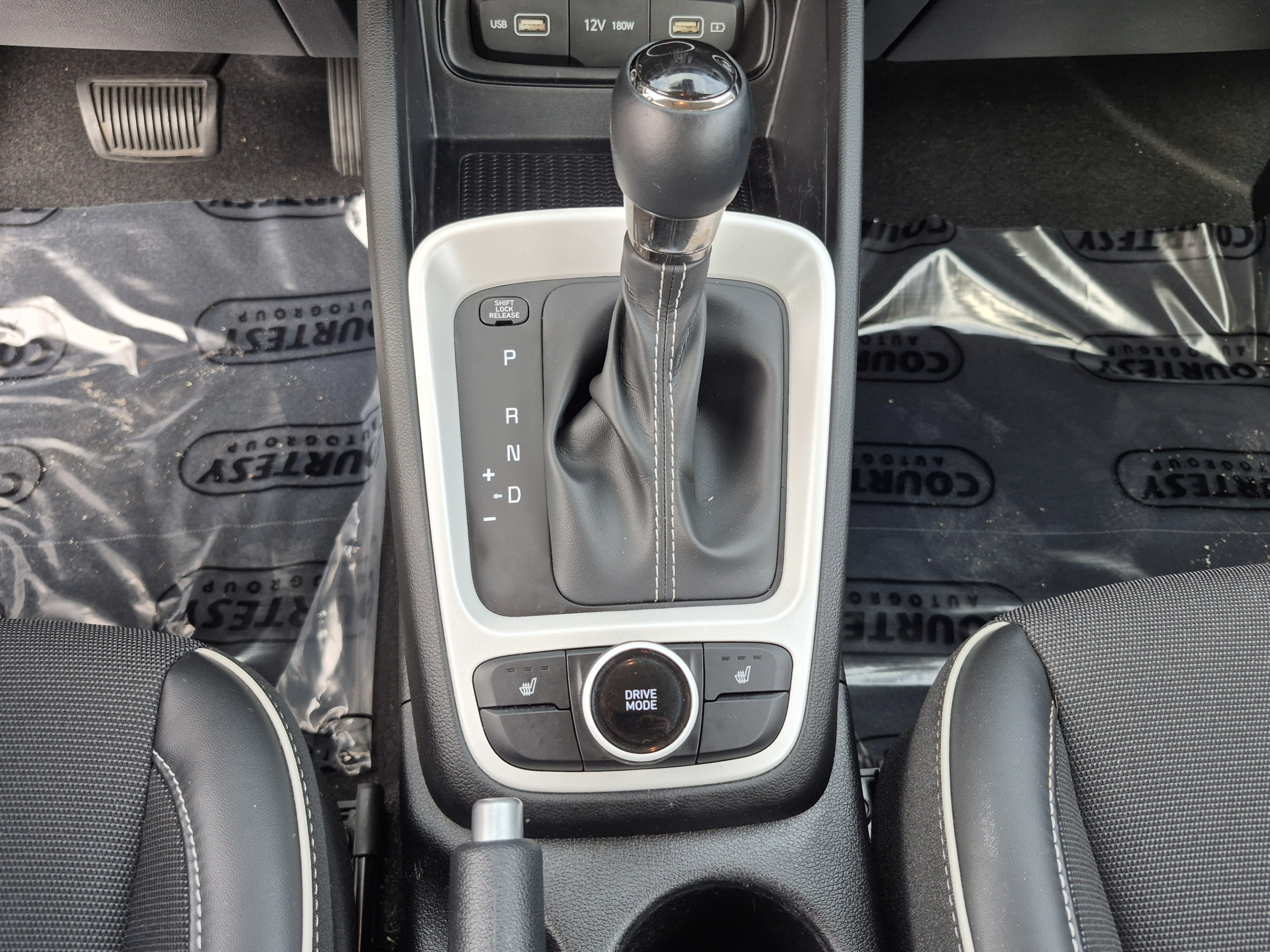 Certified 2022 Hyundai Venue Limited FWD image 24