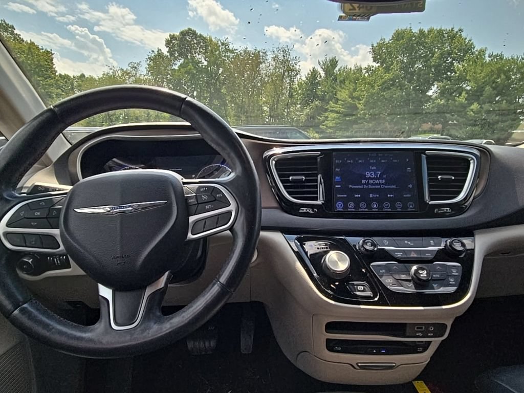 Used 2017 Chrysler Pacifica Touring-L Plus w/ Tire & Wheel Group FWD image 36