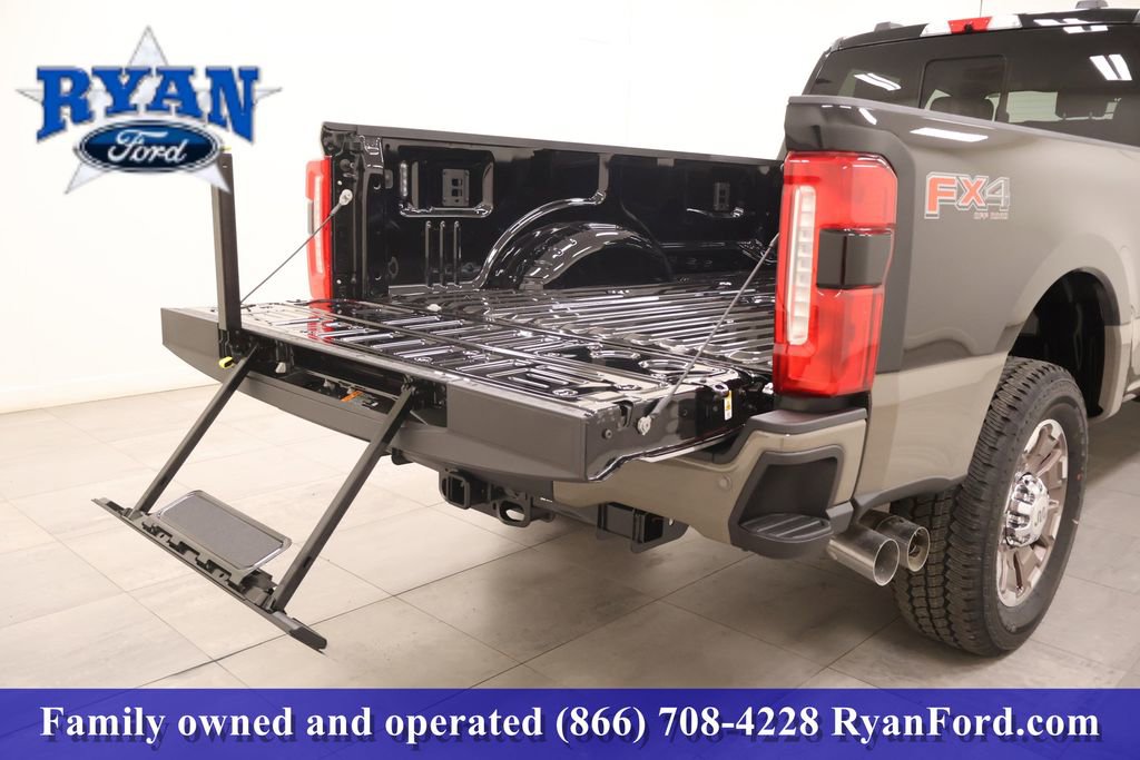 New 2026 Ford F250 King Ranch w/ FX4 Off-Road Package image 5