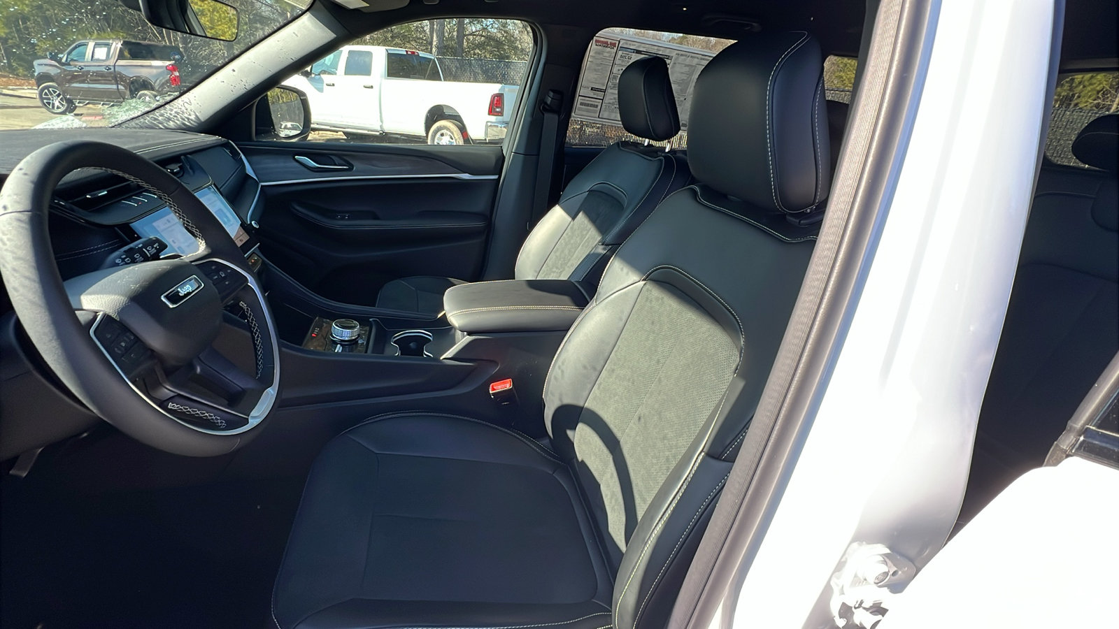 New 2026 Jeep Grand Cherokee Altitude AWD/4WD image 17