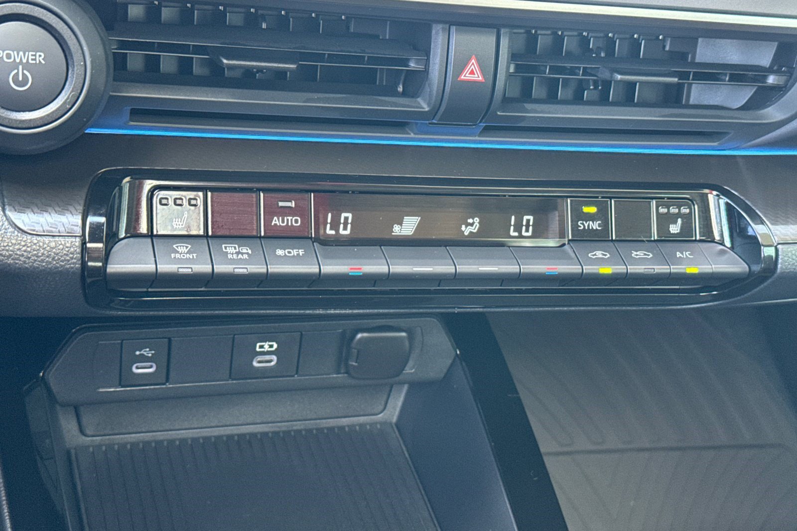 New 2027 Toyota Prius LE FWD image 17
