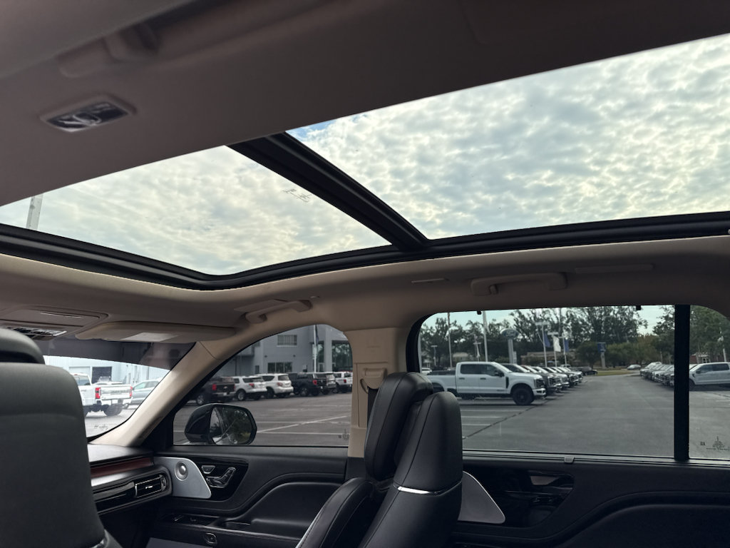 Used 2021 Lincoln Aviator Grand Touring w/ Equipment Group 301A AWD/4WD image 17