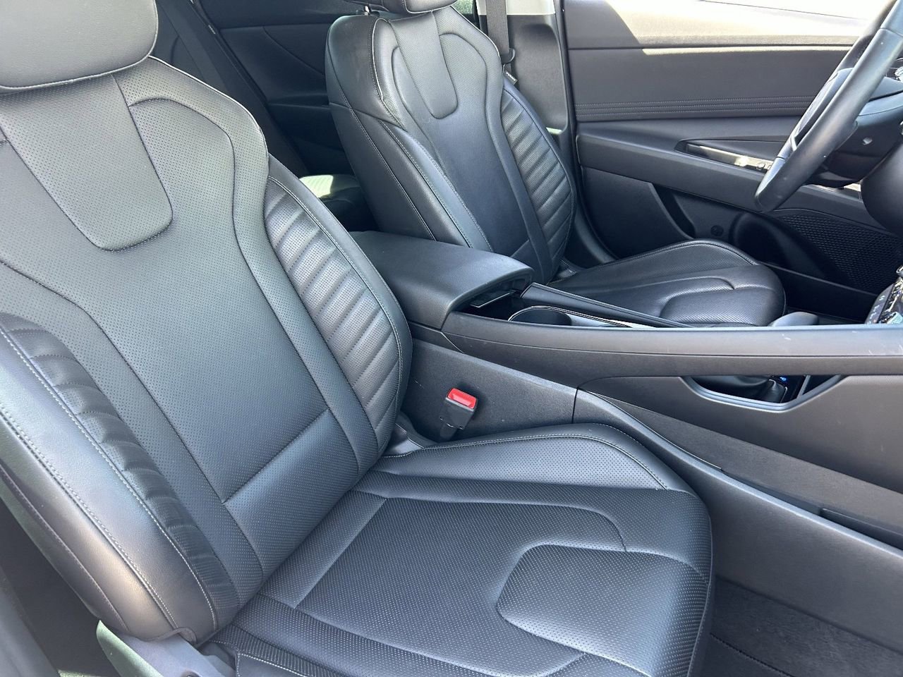 Used 2025 Hyundai Elantra Limited FWD image 11