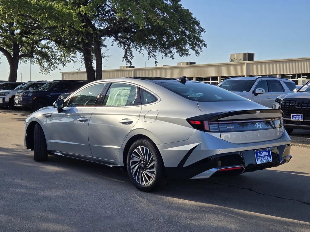 New 2025 Hyundai Sonata Limited FWD image 3
