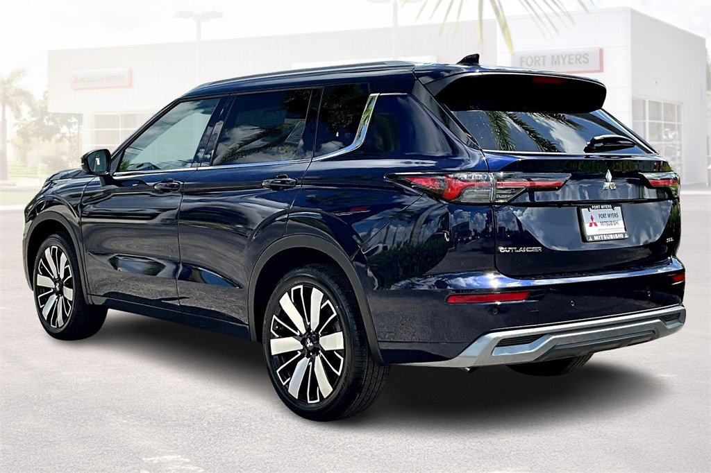 New 2025 Mitsubishi Outlander SEL image 3