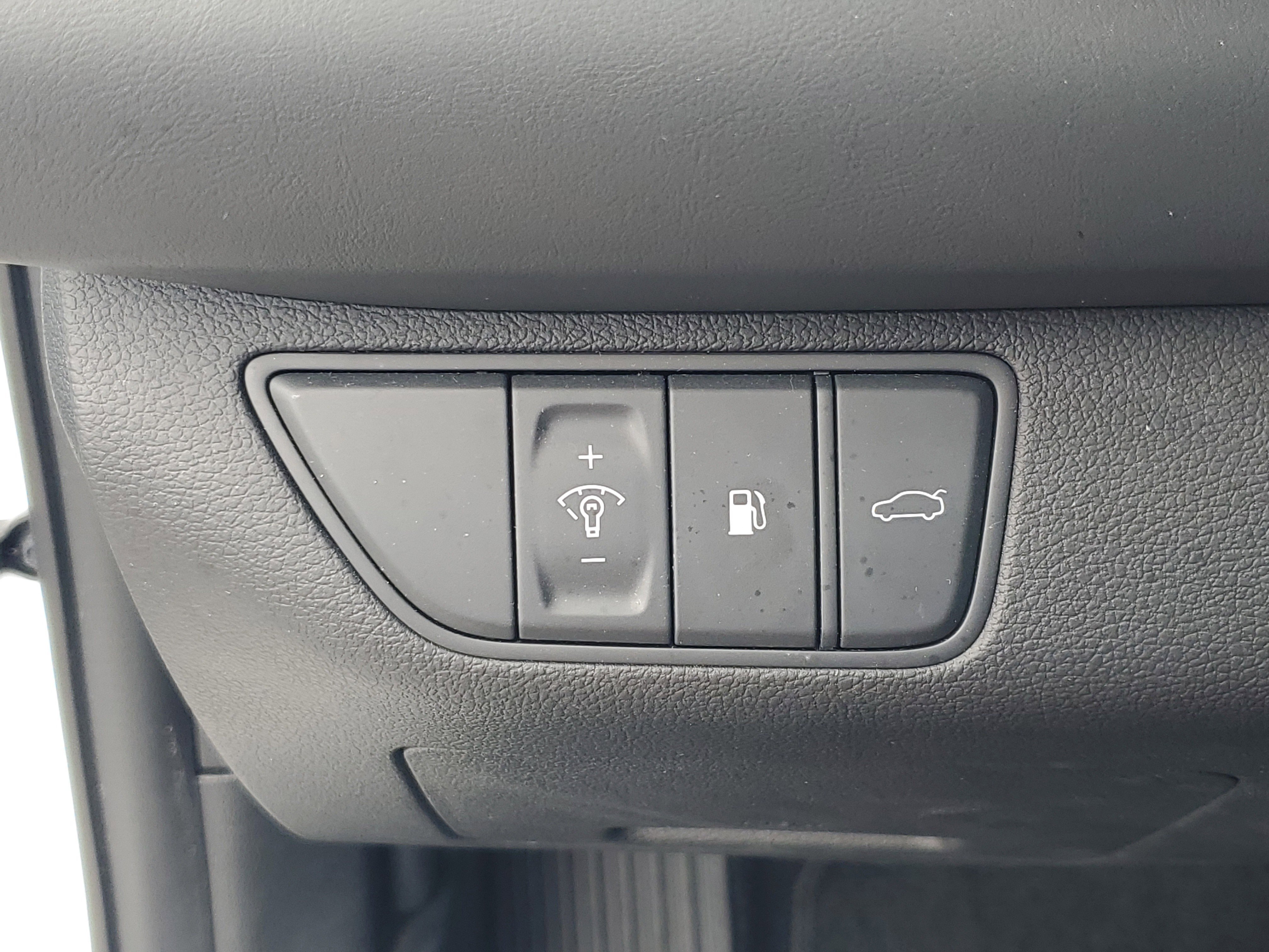 Used 2025 Genesis G70 2.5T image 24