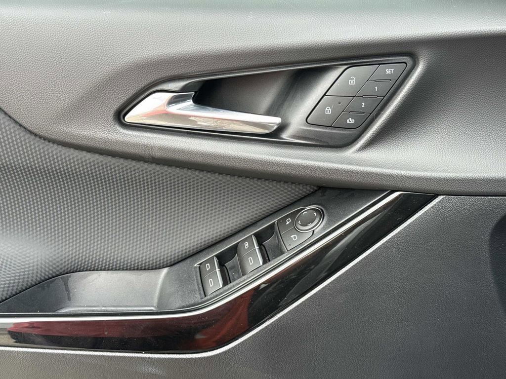 New 2026 Chevrolet Equinox RS w/ Convenience Package III FWD image 19