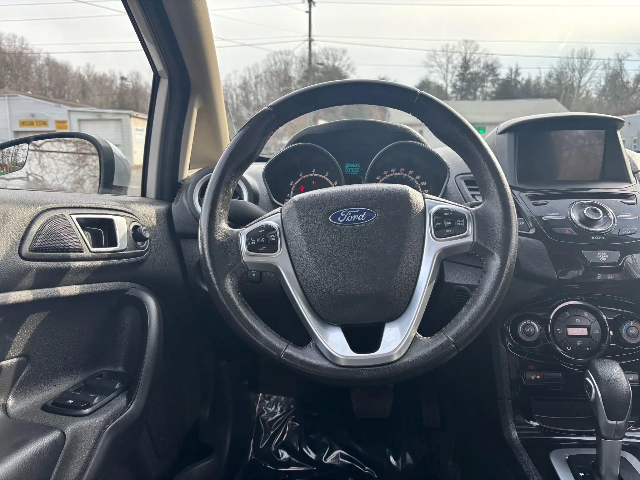 Used 2016 Ford Fiesta Titanium image 31