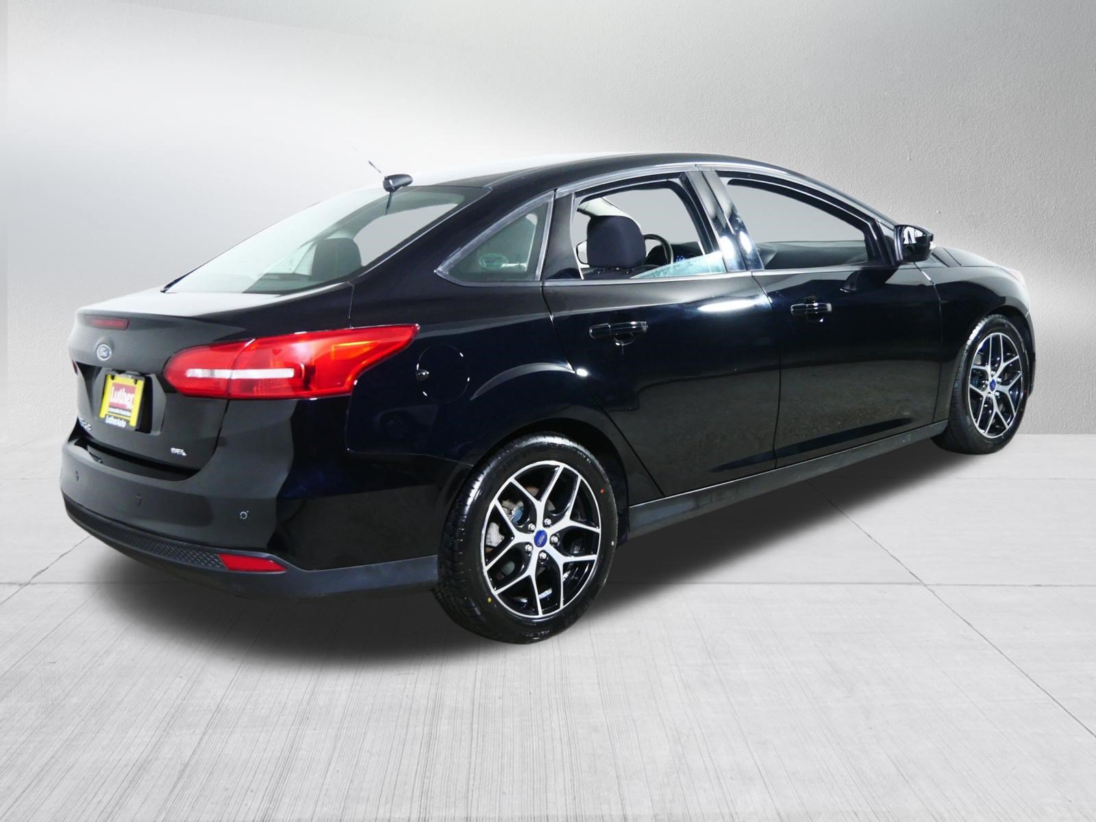 Used 2017 Ford Focus SEL w/ Cold Weather Package FWD image 7