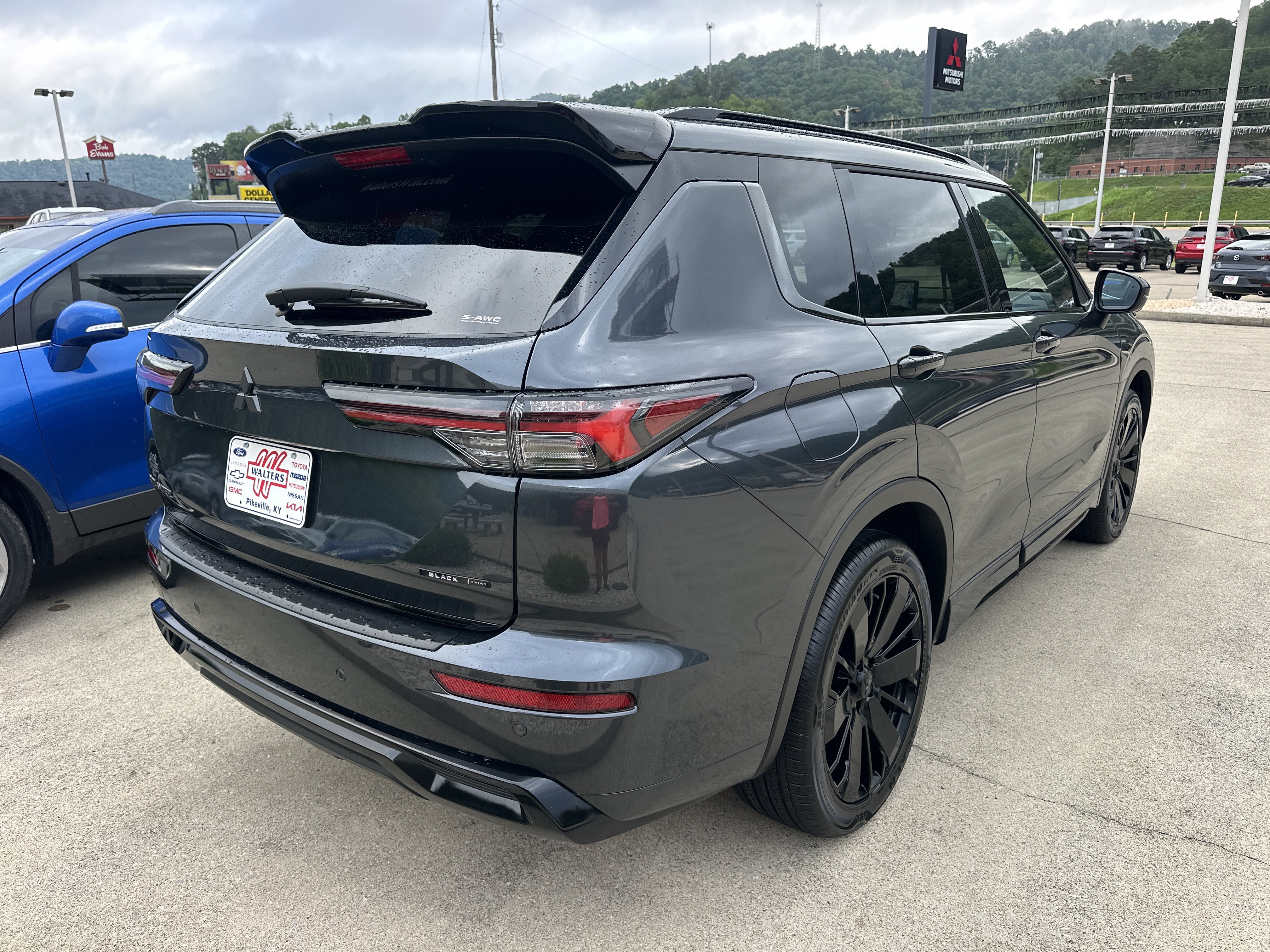 New 2026 Mitsubishi Outlander SEL Black Edition AWD/4WD image 2