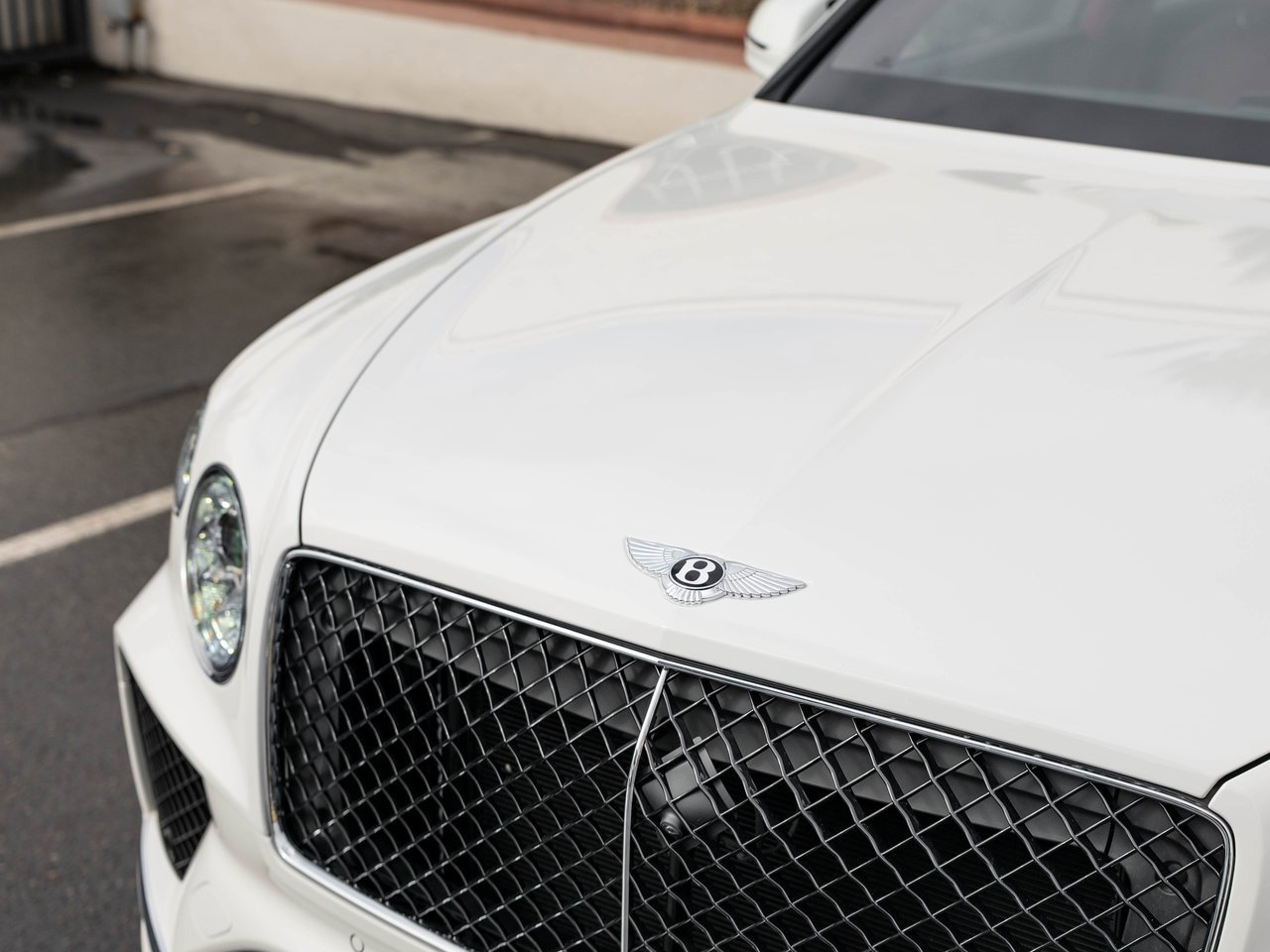 Used 2025 Bentley Bentayga V8 image 41