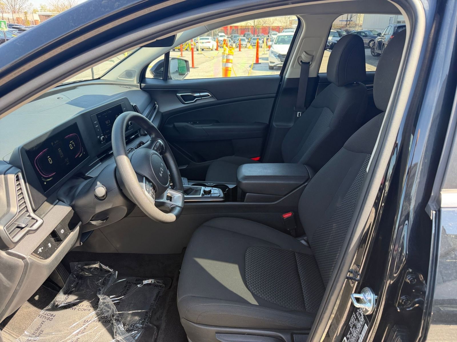 Used 2025 Kia Sportage LX image 22